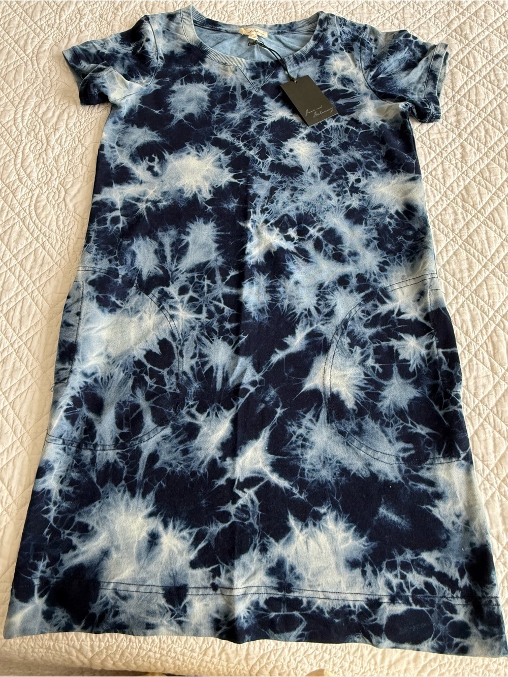 Jane & Delancey Tie-Dye Short Sleeve T-Shirt Dress in Navy & White with Pockets